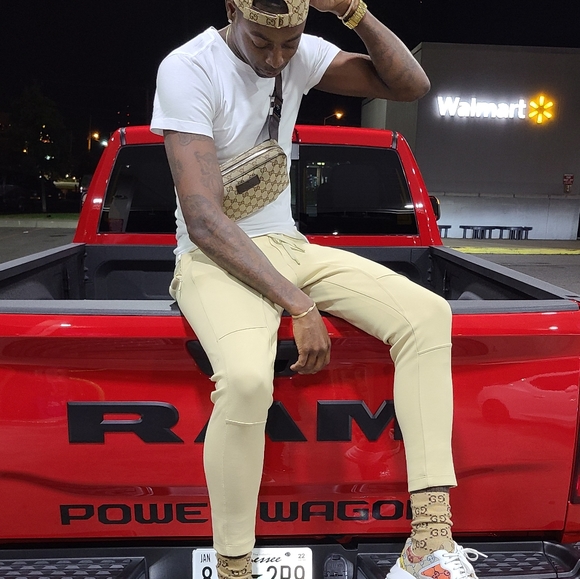 Meet your Posher, Corry - Picture 2 of 3